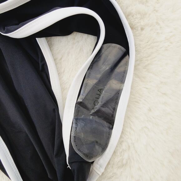 NEW Aqua 1/4 Placket Black White One-Piece Swimsuit Size Small - Picture 9 of 9